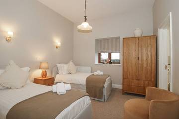 Cottage for 12 People in Shropshire, West Midlands, Photo 1