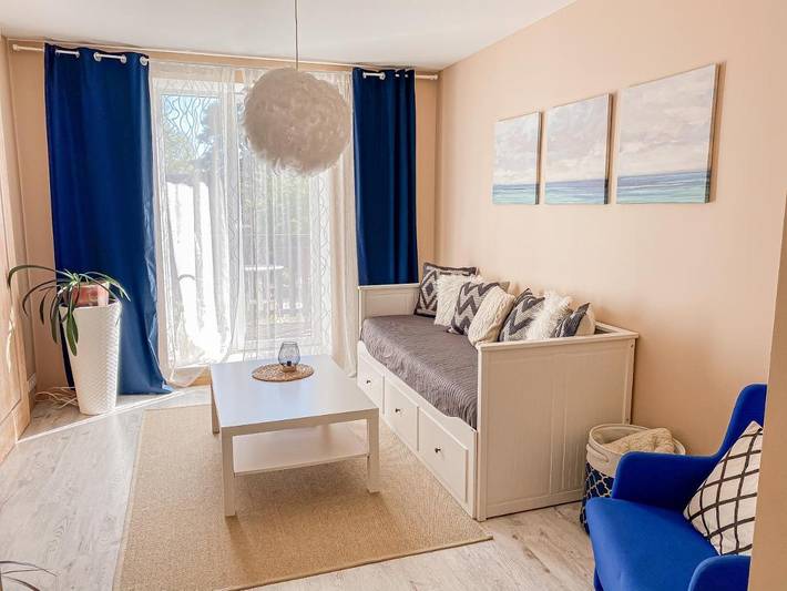 Gîte pour 4 personnes, avec vue et jardin dans Kolka