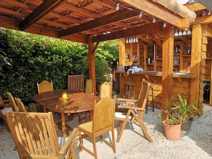 Location de vacances pour 2 personnes, avec vue ainsi que jardin et piscine à Limalonges - 3