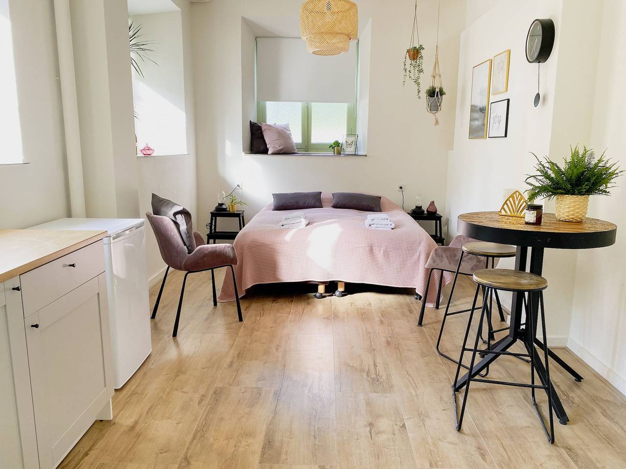 Modern Studio 1 in Historic Abbey in Limburg (Niederlande)