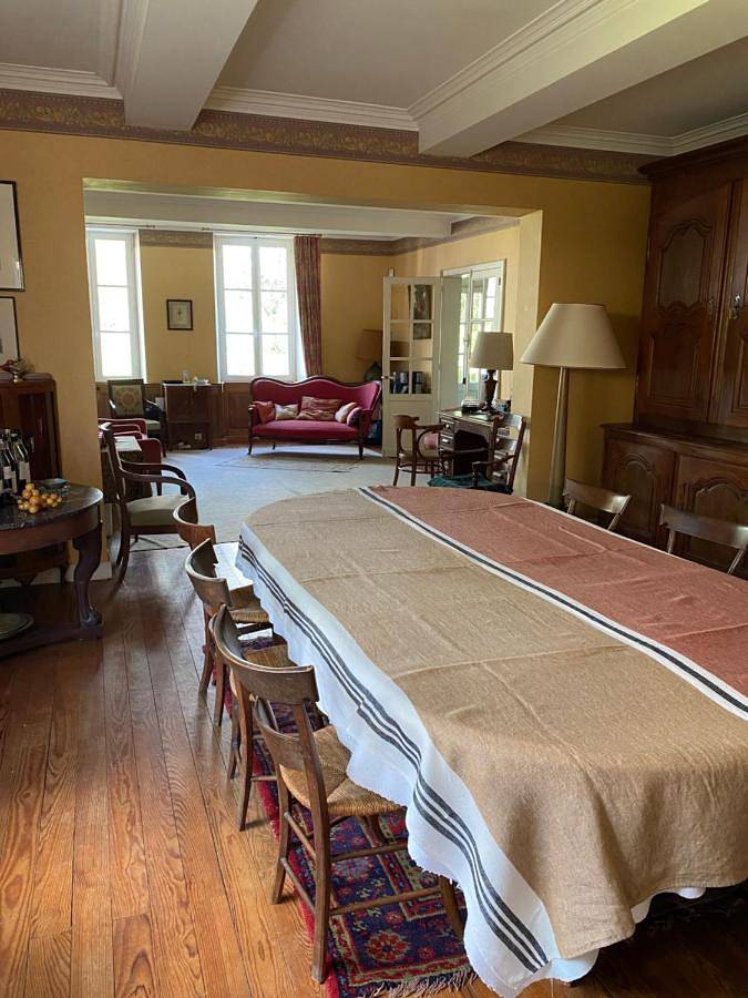 Gîte pour 18 personnes, avec vue ainsi que jardin et piscine dans Castandet