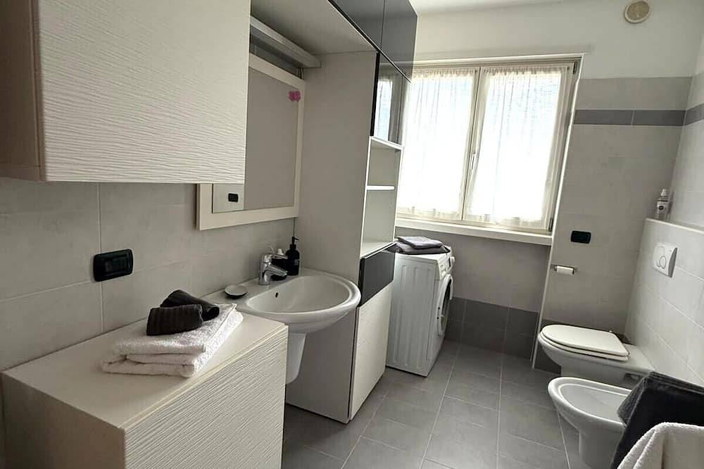 Entire apartment, Stylish Apartment in Arco, North Garda Lake – Private Garage, Balcony & A/C in San Giorgio (Trient), Arco