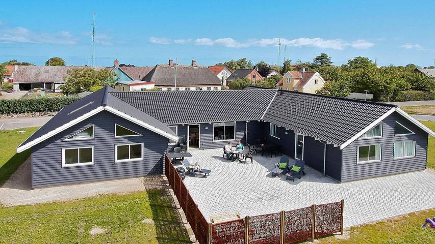 Ferienhaus für 20 Personen, mit Sauna und Pool sowie Terrasse und Whirlpool, mit Haustier auf Langeland