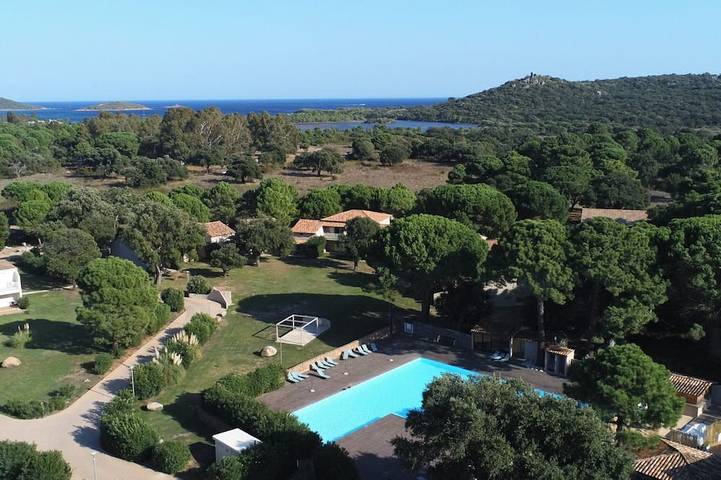 Location de vacances pour 2 personnes, avec jardin et piscine dans Cala Rossa