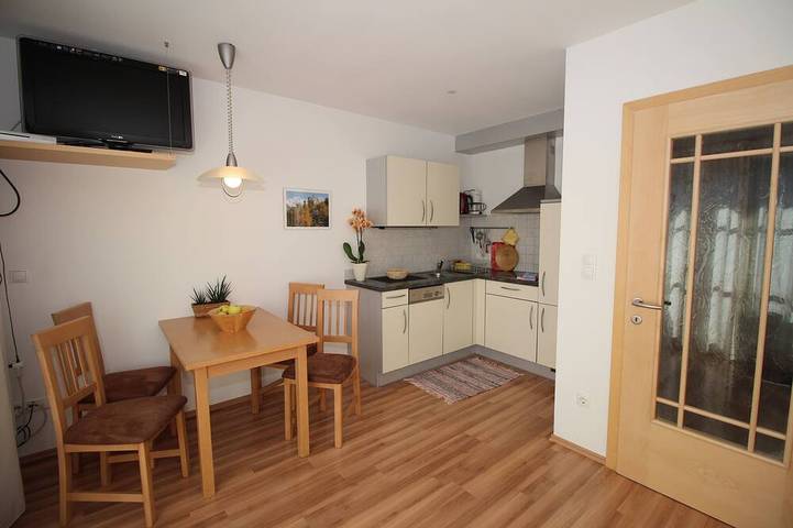 Ferienwohnung für 4 Personen, mit Balkon und Garten sowie Whirlpool - 1