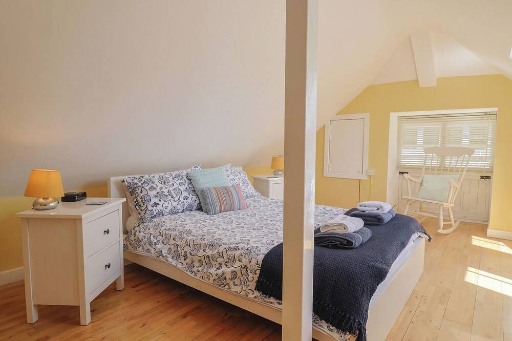 Pottery Barn, pet friendly, with open fire in Branscombe in Branscombe, Devon