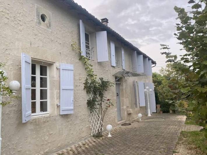 Location de vacances pour 12 personnes, avec jardin et piscine à Ronsenac - 2