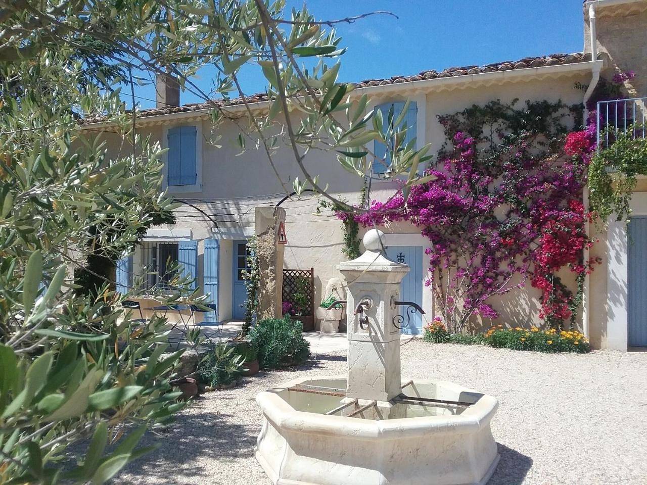 Double Room with Garden View in Sernhac, Région de Nîmes