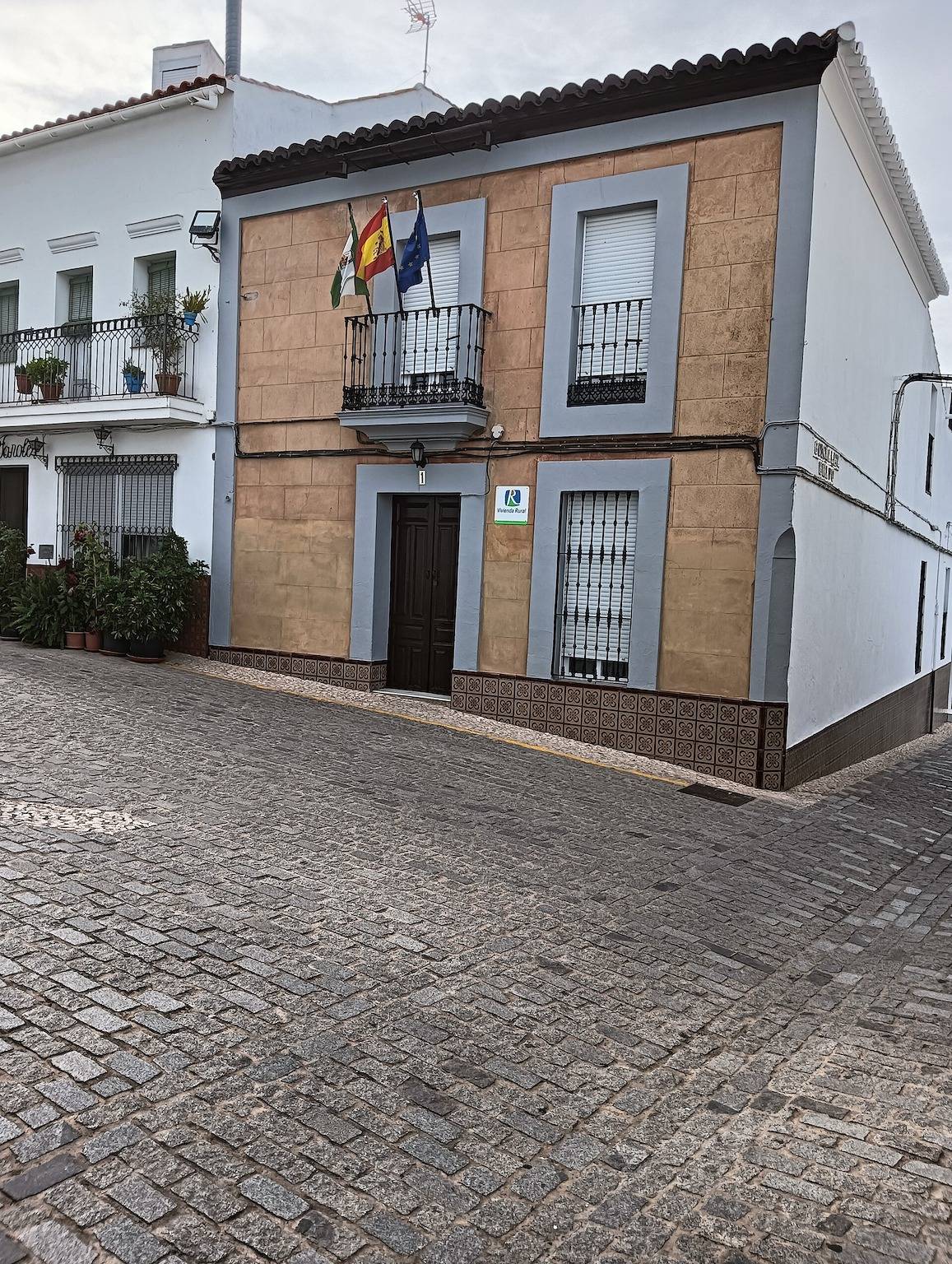 Casa Loren con vistas a la montaña, Wi-Fi y terraza in Encinasola, Sierra de Aracena y Picos de Aroche