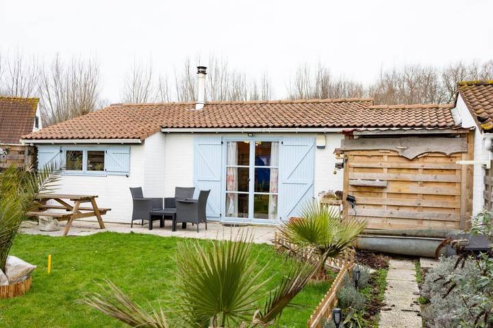 Pension voor 5 personen, with kinderzwembad and tuin as well as zwembad and uitzicht in De Panne