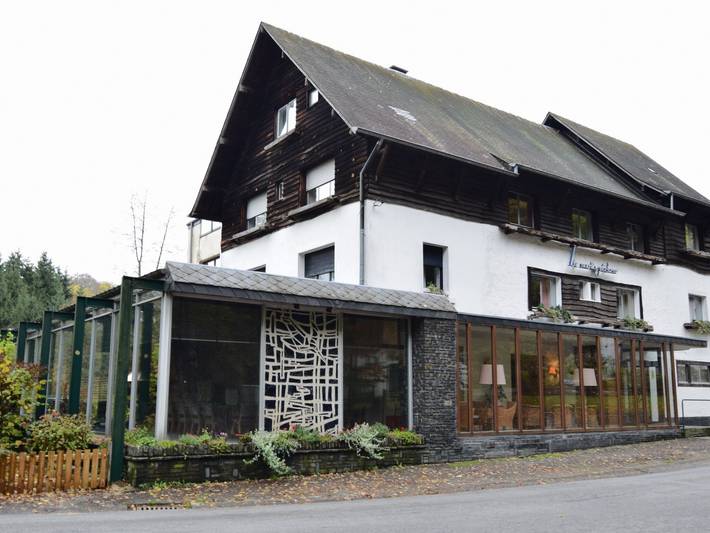 Location de vacances pour 22 personnes, avec Balcon/Terrasse ainsi que Terrasse et Jardin à Fauvillers