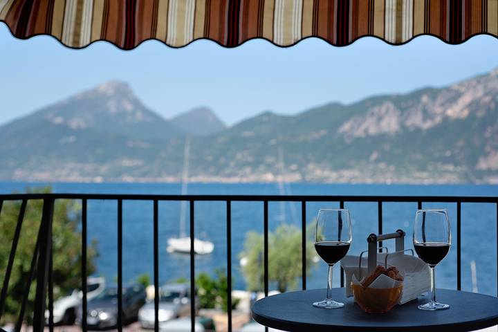 Holiday rental for 2 people, with Balcony and Lake view in Lake Garda
