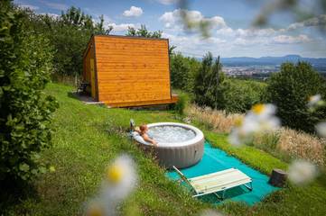 Glamping for 2 people, with sauna and hot tub as well as garden in Slovenia