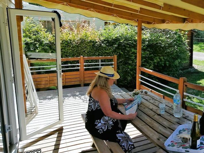 Camping Les Bords de Loue - Mobilheim 8 personen - Résidence Trio 40m² - 3 Schlafzimmer, 2 Bäder 6 pers. in Parcey, Jura