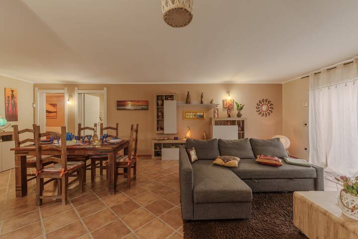 Villa « Giada » avec vue sur la montagne, Wi-Fi et climatisation in Loiri Porto San Paolo, Olbia-Tempio