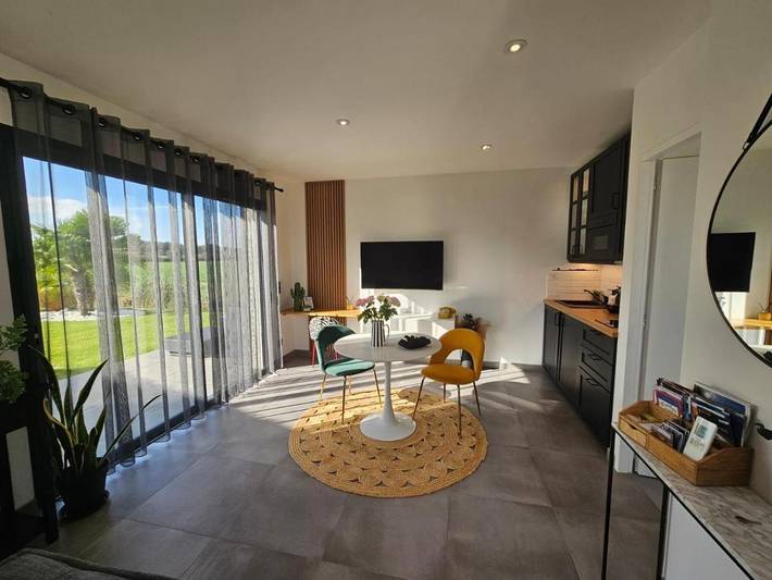 Gîte pour 2 personnes, avec jardin ainsi que piscine et vue à Merville - 3