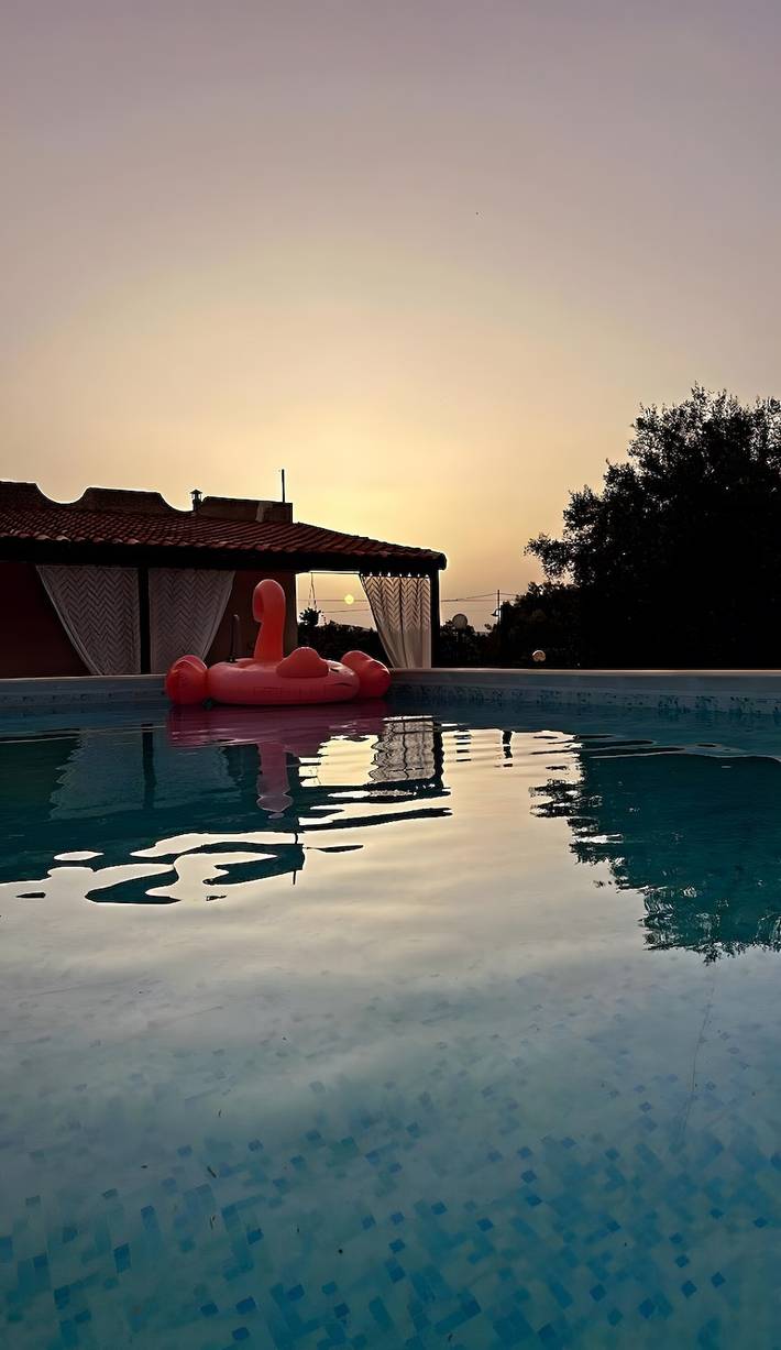 Hel lejlighed, 'Villa Latina' apartment in villa with pool, Wi-Fi, and air conditioning in Solarino, Syracuse Provinsen
