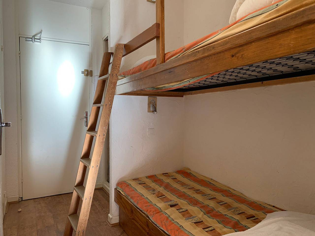 Entire studio, Spacious studio for 5 in Pra Loup center, close to slopes in Pra-Loup, Uvernet-Fours