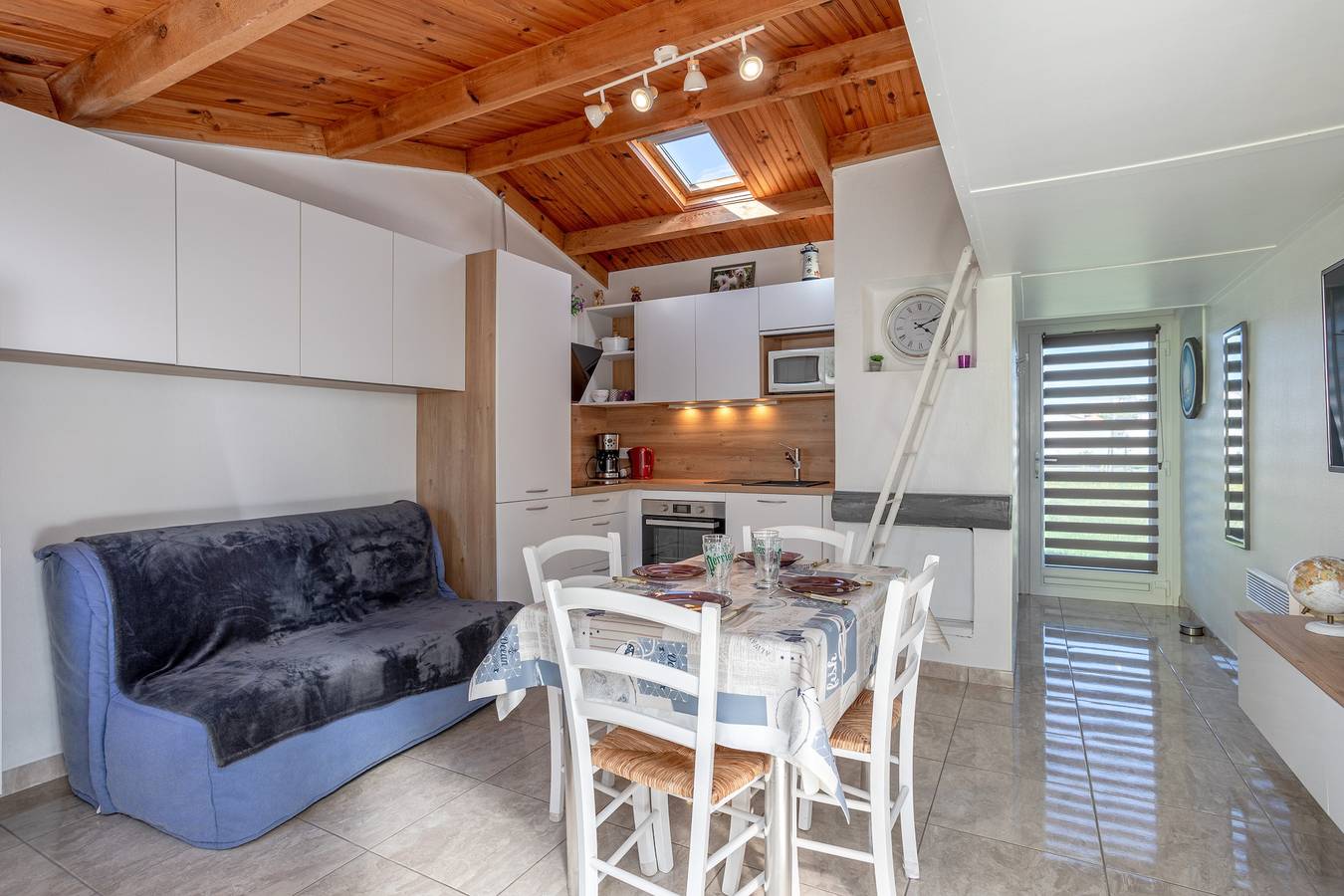 Studio entier, Studio 'Piscine Partagée' avec piscine partagée, terrasse privée et Wi-Fi in Bretignolles-sur-Mer, Vallée de la Loire
