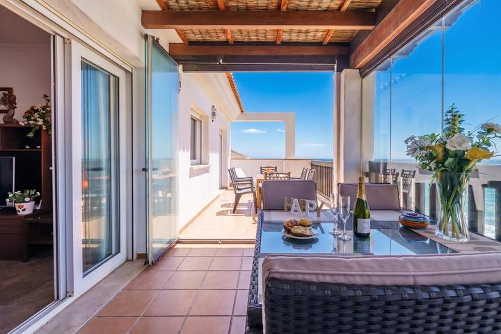 Puerta Del Mar Penthouse Beachfront in Urbanizacion Calahonda, Mijas