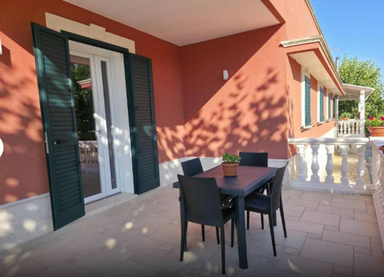 Ganze Wohnung, Villa Ada – Apartment 'Simona' mit privater Terrasse, Wlan und Klimaanlage in Selva di Fasano, Salento
