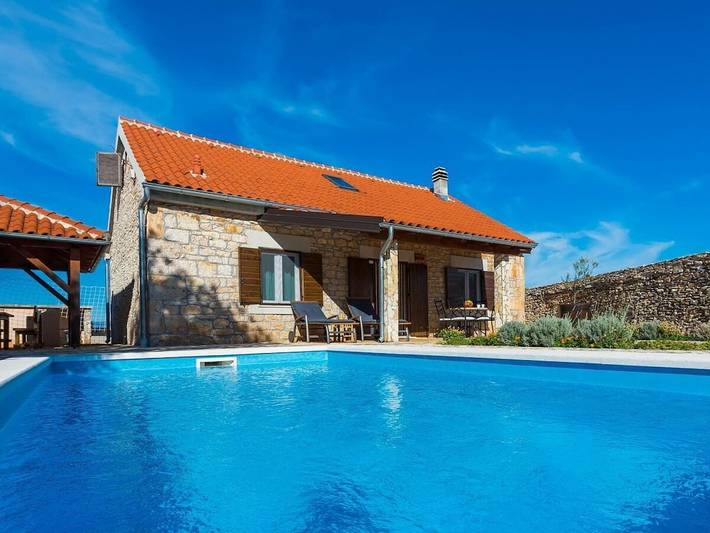 Ferienhaus für 8 Personen, mit Terrasse und Garten sowie Pool und Sauna - 1
