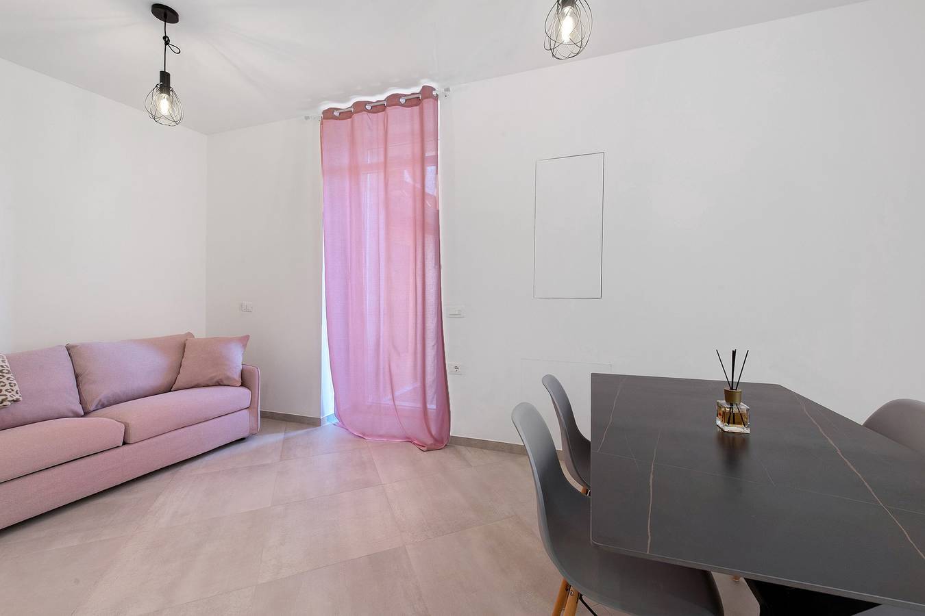 Appartamento intero, Appartamento 'Nora' con Giardino in Comune, Wi-Fi e Aria Condizionata in Polpenazze del Garda, Prealpi Gardesane