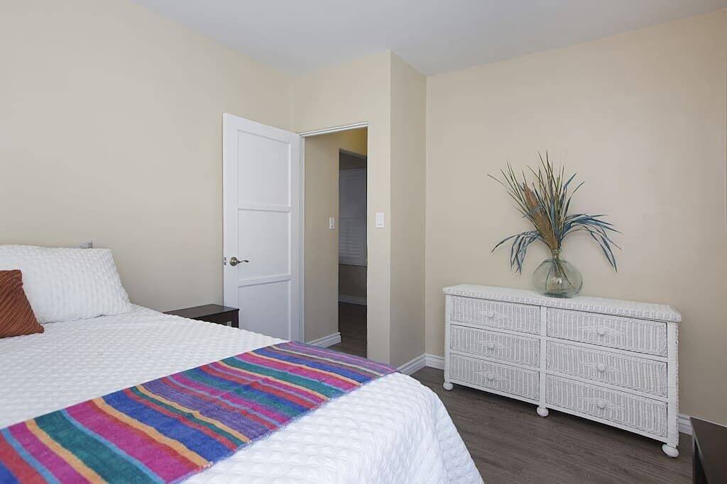 Entire apartment, Ben's Beach Bungalow 1, 150 Steps to Sand in Mission Beach, San Diego