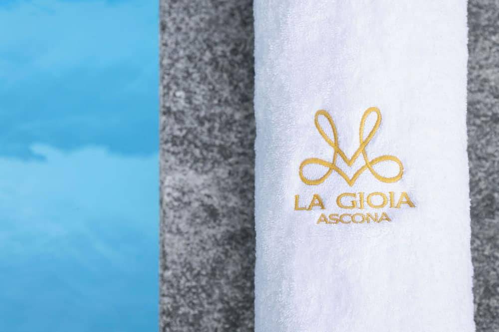 Acogedor apartamento en villa con internet, piscina, patio, vista panorámica y aparcamiento in Ronco sopra Ascona, Alpes Ticineses y del Verbano