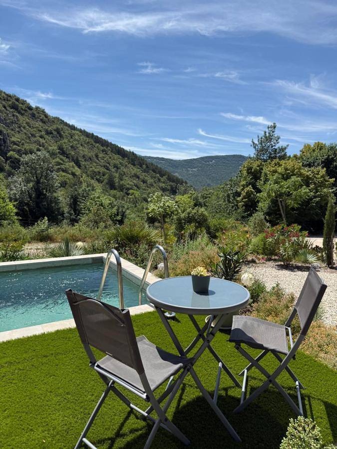 Gîte pour 4 personnes, avec jardin ainsi que vue et piscine à Plaisians