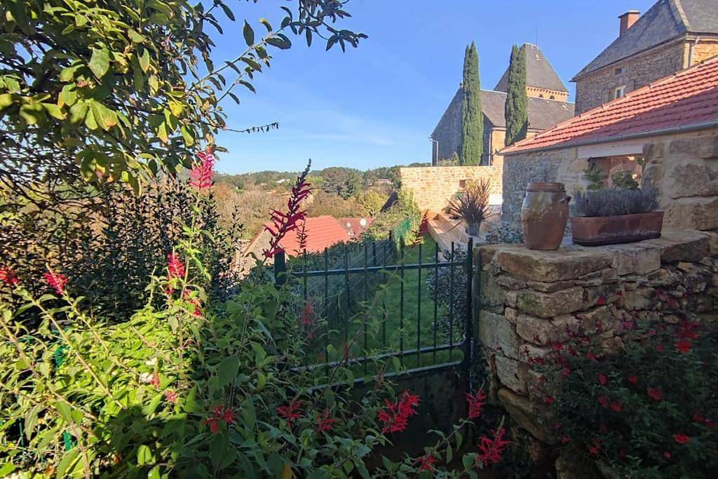 Appartement entier, Two-Bedroom Apartment in Milhac, Quercy