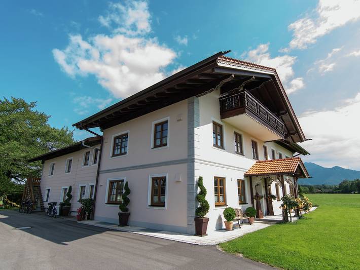 Ferienwohnung für 4 Personen, mit Terrasse und Garten sowie Pool und Sauna