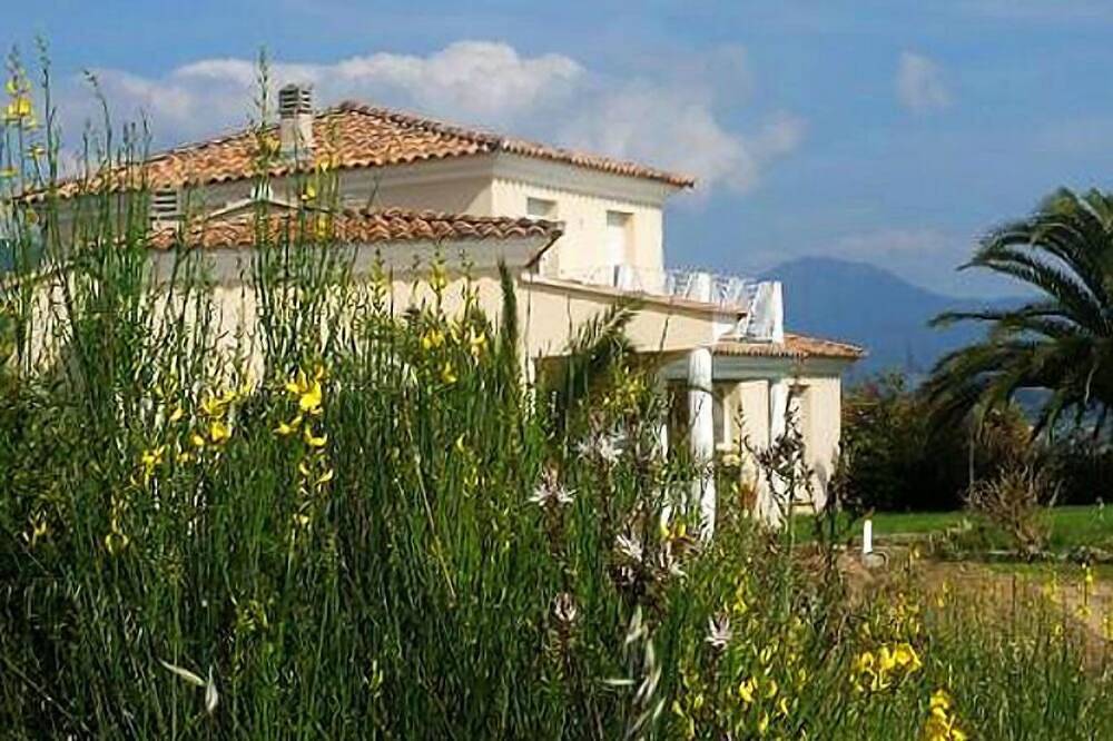 Promo Villa Pres Ajaccio  Avec Spa ,Proche Plages 5Min ,14Pers/2 Salle De Bain in Afa, Région d'Ajaccio