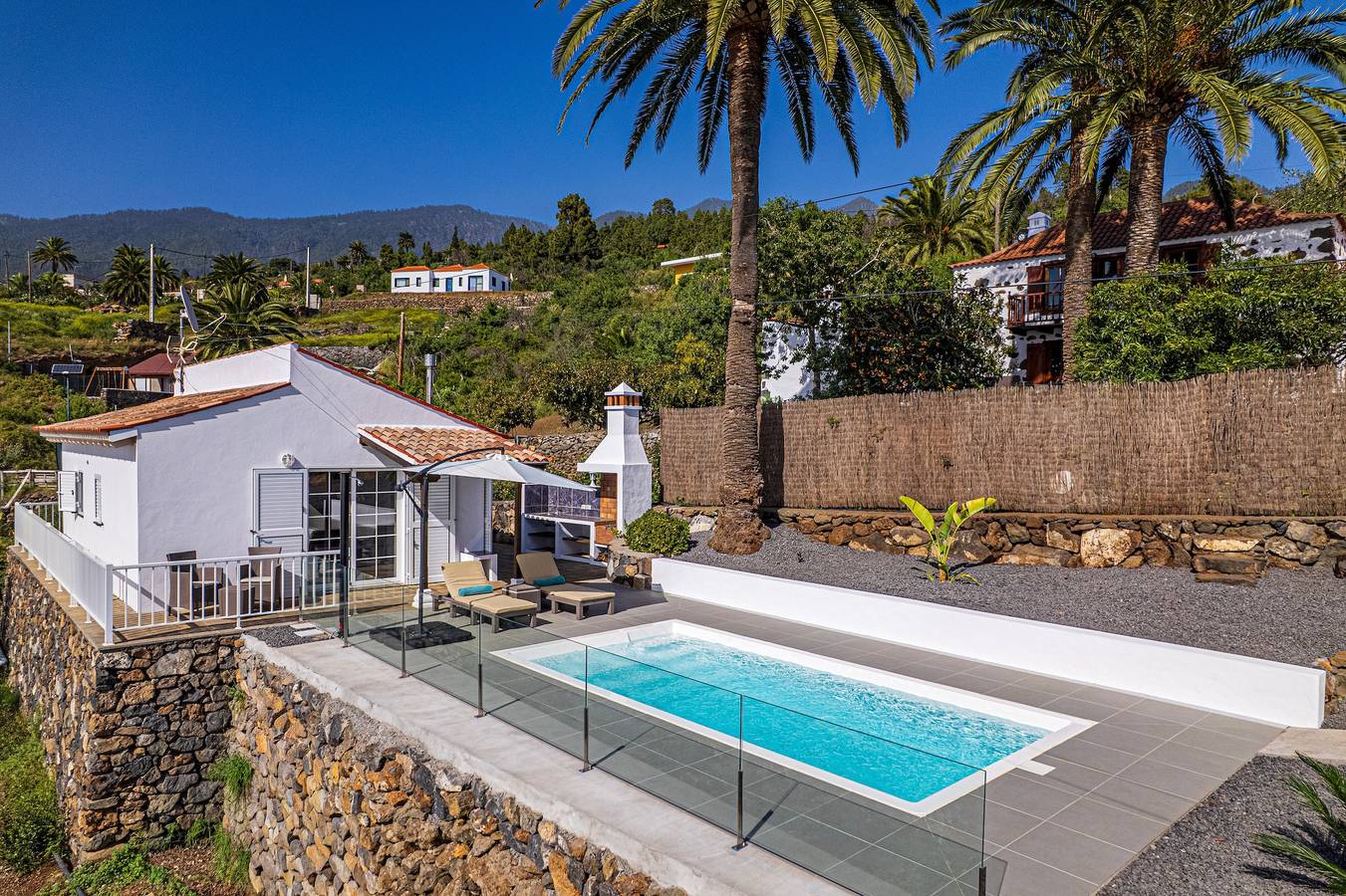 Casa Yuliana: Piscina privada climatizada y vistas al mar in Tijarafe, La Palma Norte