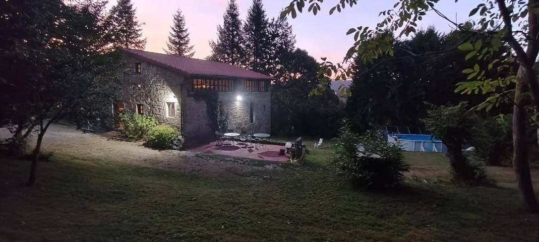 Location de vacances pour 20 personnes, avec vue et bassin pour enfant ainsi que jardin et piscine à Ames - 3