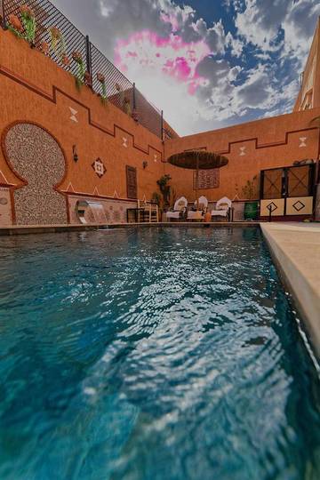 Gîte pour 2 personnes, avec piscine et terrasse à Ouarzazate