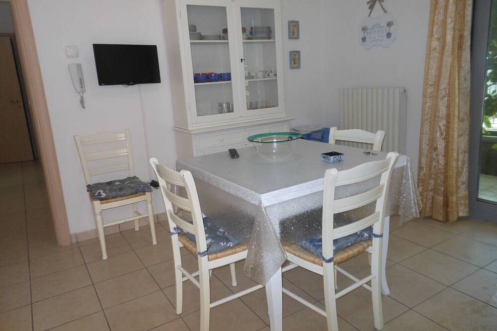Ganze Wohnung, Praktische und einladende Dreizimmerwohnung 50 m vom Strand entfernt. in Alba Adriatica, Teramo Provinz