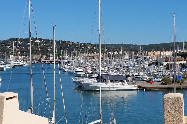 Ferienwohnung für 6 Personen, mit Balkon und Pool in Cogolin