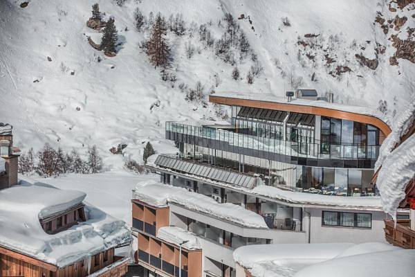 Hôtel pour 2 personnes, avec sauna et piscine ainsi que jacuzzi et terrasse