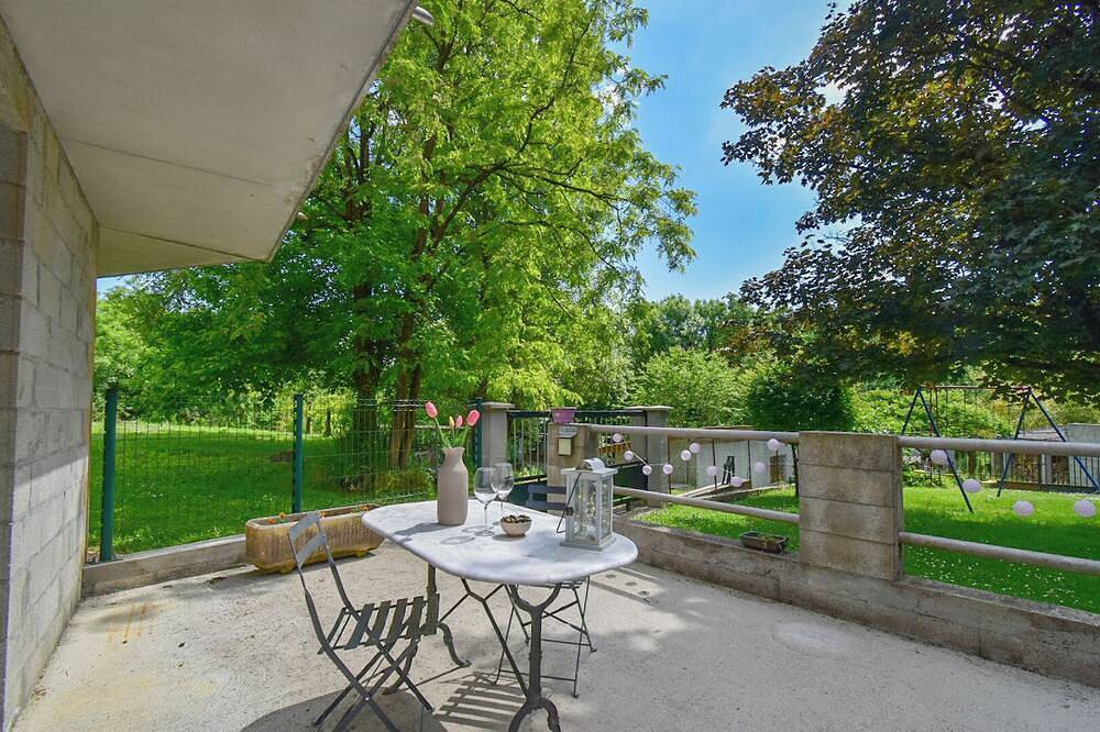 Appartement entier, Appartement calme dans un écrin de verdure. in Porcieu-Amblagnieu, Région de La Tour-du-Pin