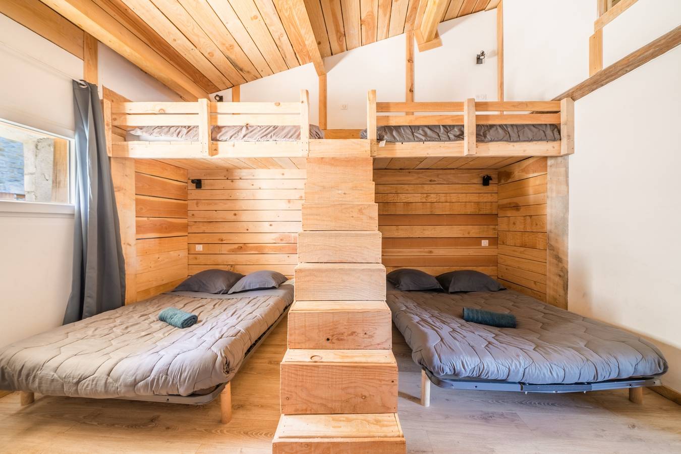 Ferienhaus für 10 Personen mit Terrasse in Grospierres, Ardèche