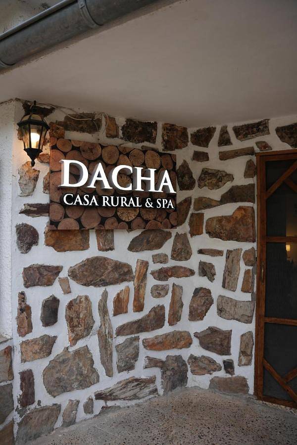 Casa rural para 6 personas, con Balcón y Jacuzzi además de Terraza y Jardín en Hontanar