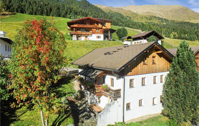 Ferieudlejning for 8 personer, med Terrasse og Sauna samt Udsigt i Innsbruck-regionen