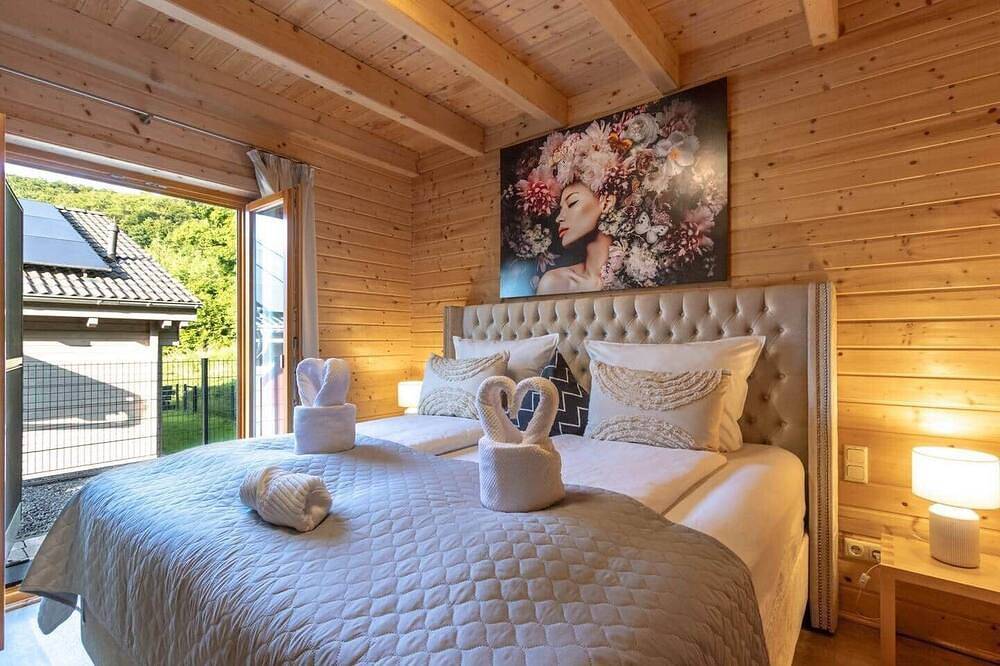 Wellness-Chalet am Badesee für bis zu 10 Personen in Rieden (Eifel), Osteifel