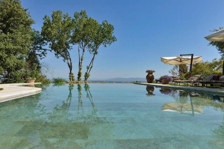 Rustico per 3 persone, con Idromassaggio e Terrazza nonché Giardino e Piscina a Montepulciano
