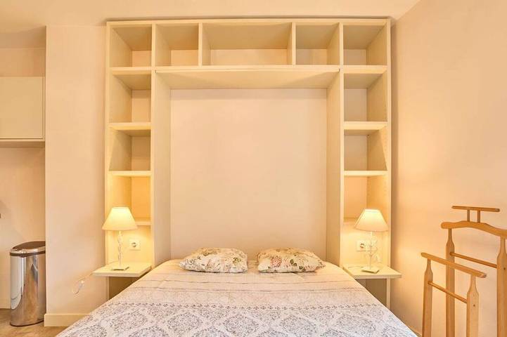 Appartement entier, Studio lumineux avec balcon, à 400 m des Thermes, wifi et parking inclus in Cazaubon, Gers