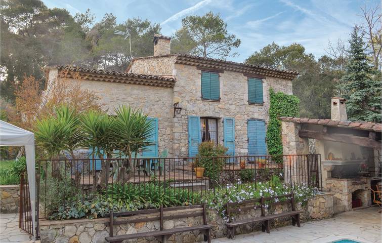 Location de vacances pour 6 personnes, avec piscine ainsi que jardin et terrasse à La Roquette-sur-Siagne - 2