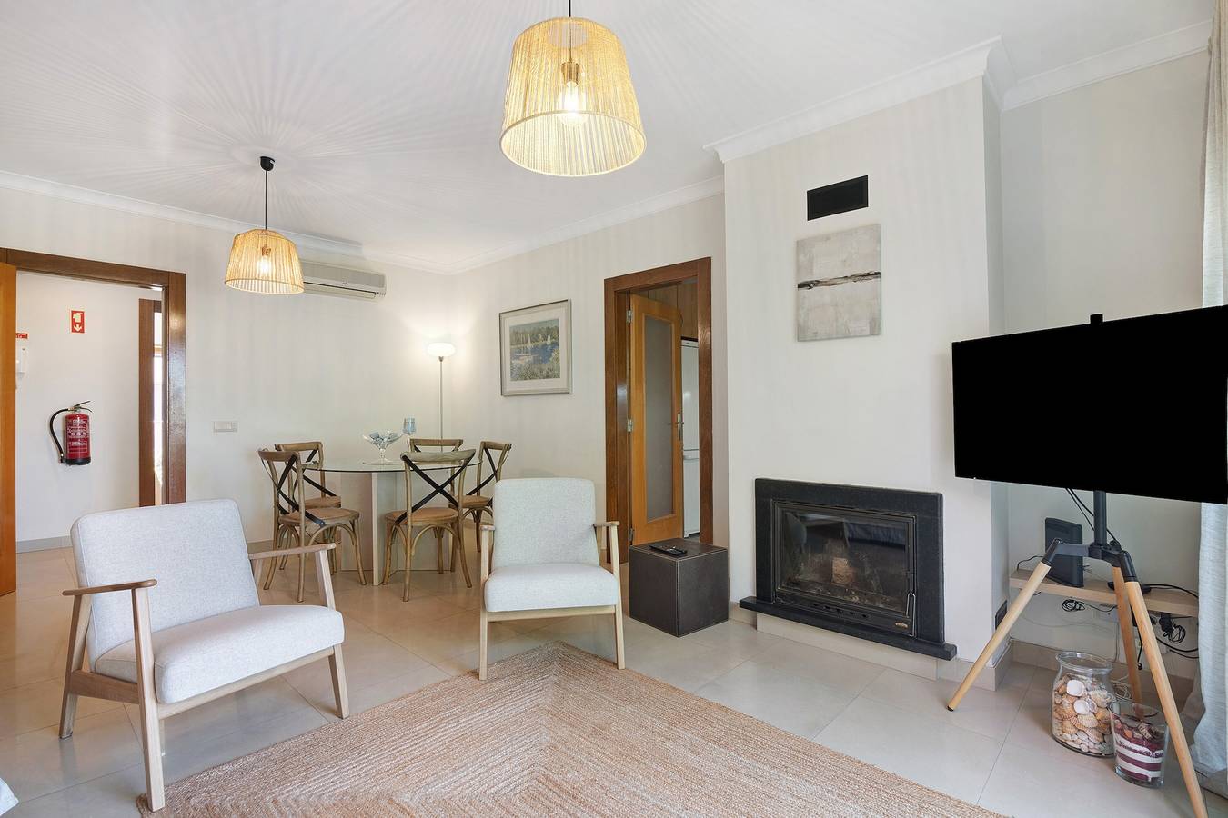 Entire apartment, Apartment 'Do Vale Holidays' with Shared Pool, Wi-Fi and Air Conditioning in Guia, Faro District