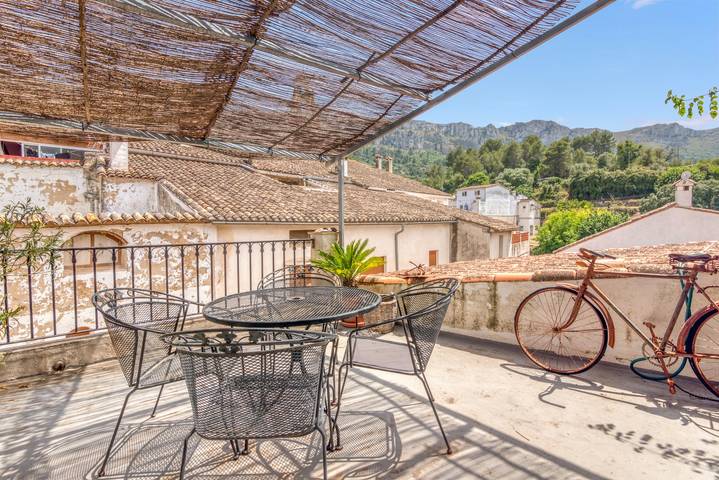Casa de vacaciones 'Ca la Pasita 26' con piscina, vistas a la montaña y Wi-Fi in Vall de Gallinera, Interior de Alicante