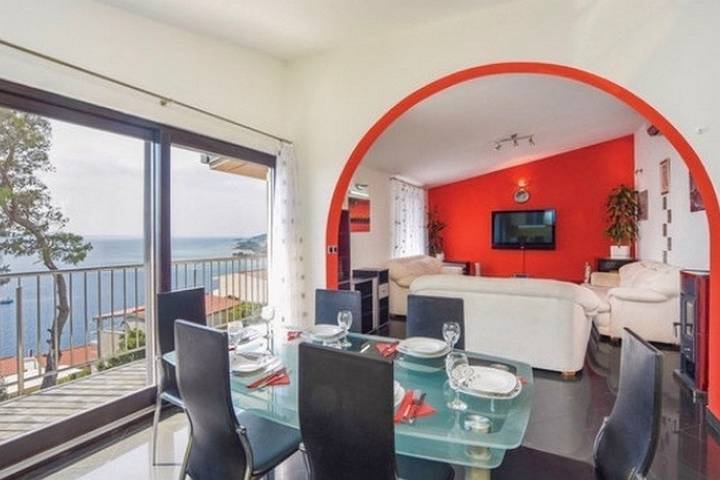 Ferienhaus für 16 Personen, mit Balkon/Terrasse und Pool in Omis